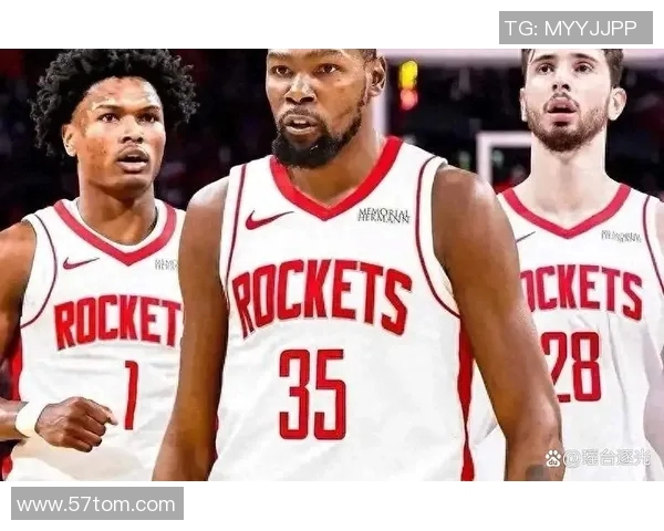 火箭队员西蒙斯表现出色，成为球队关键先发阵容的一员